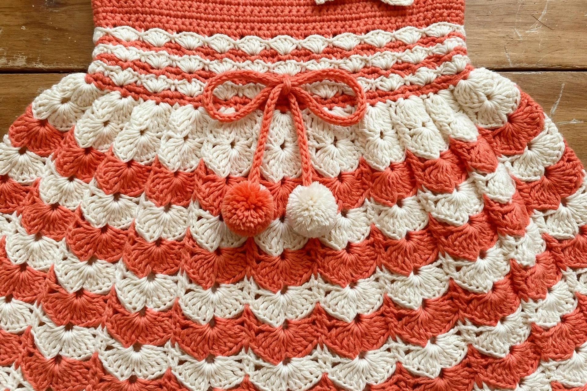 Close-up of coral shell fan skirt alternating with cream